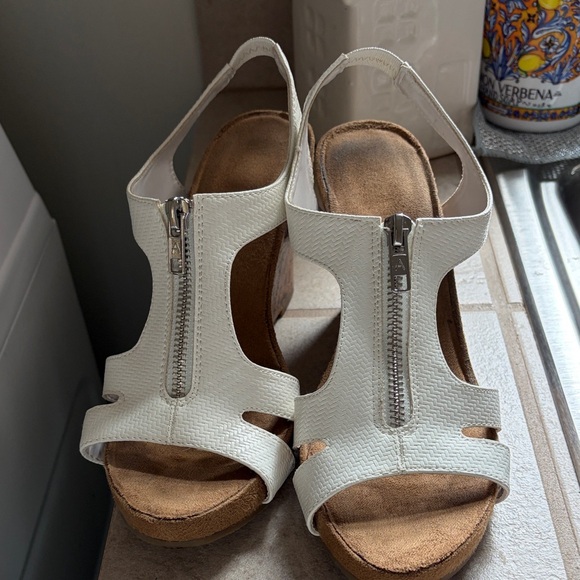 AEROSOLES White Zip Sandals - Picture 2 of 5